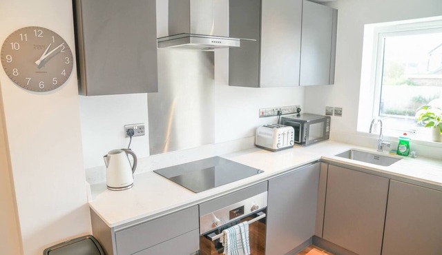 Pass the Keys | Stylish Modern 2-Bed Apartment