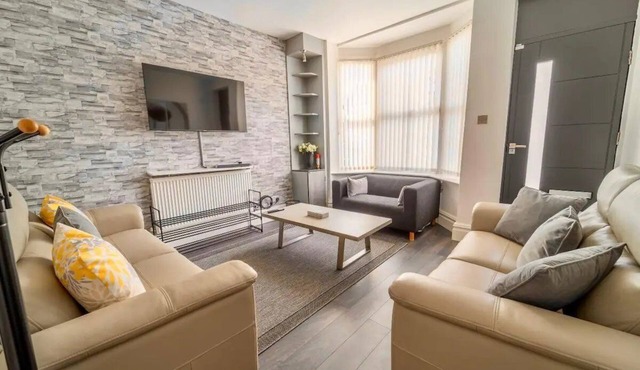 Pass the Keys | Stylish 5 bed near major companies