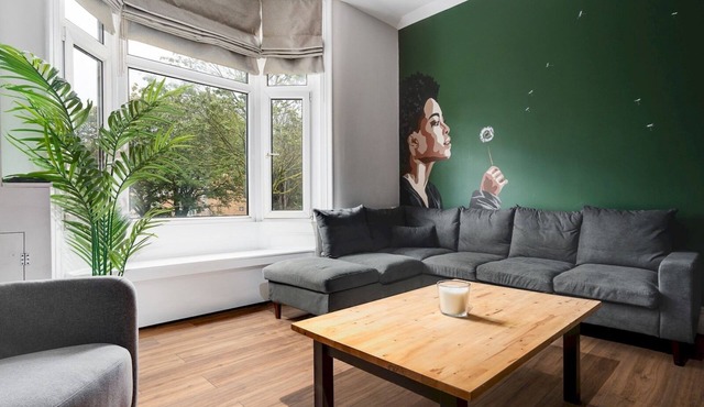 Pass the Keys | Stylish Aigburth Flat, Sleeps 12