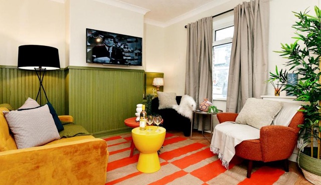 Pass the Keys Stylish 2 Bed Home Close to City