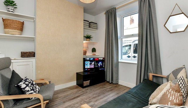 Pass the Keys | Stylish and Cosy 2 bedroom home close to City Centre