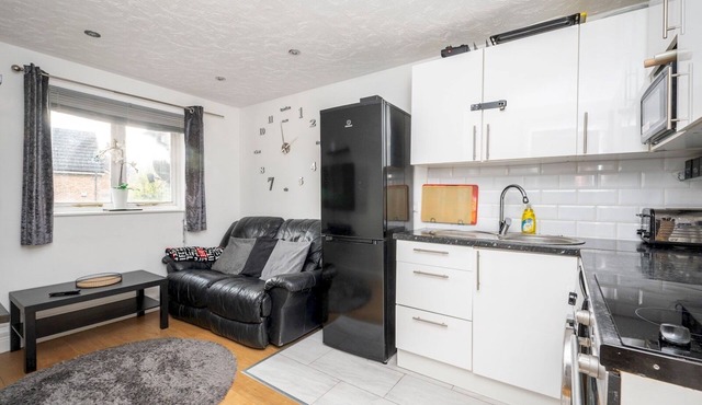 Pass the Keys | Sydenham Flat with train links to Central London