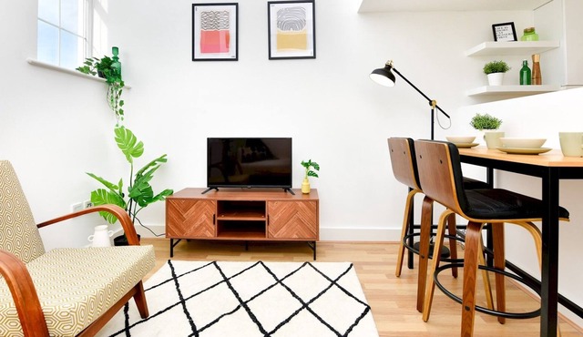 Pass the Keys | The Bay Boutique-1 bed loft apartment with parking