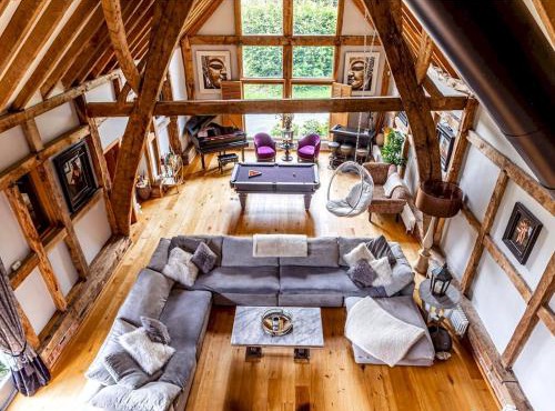 Pass the Keys The Chilterns Cruck Barn