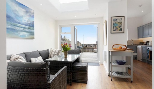 Pass the Keys The Green Dolphin The Green Dolphin 4 Bed Victorian Beach House