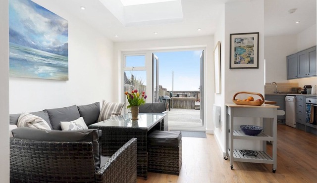 Pass the Keys | The Green Dolphin The Green Dolphin 4 Bed Victorian Beach House