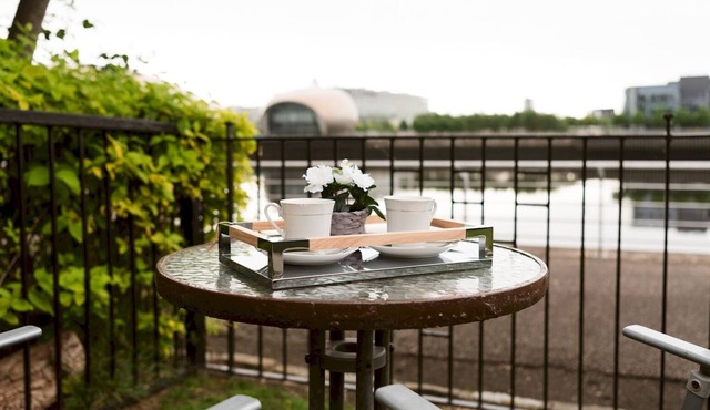 Pass the Keys | Townhouse Overlooking the River Clyde, sleeps 10+