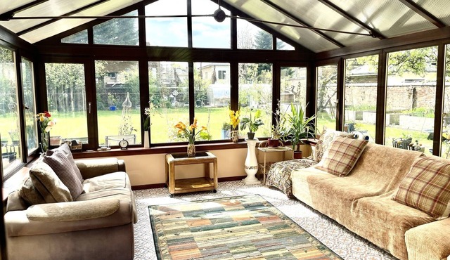 Pass the Keys | Traditional 5 Bed Bellahouston Glasgow Sleeps 10