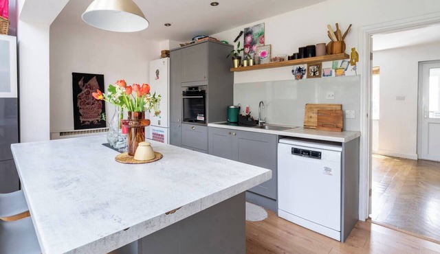 Pass the Keys | Urban Serenity - 30-min-from-city