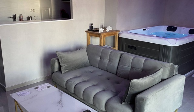 Passion Airbnb - Logement Deux Pièces Avec Jacuzzi Privatif