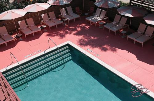 Patio 4BR 3.5BA, Pet-Friendly East Austin Near I-35 and Rainey By Austin Vacay
