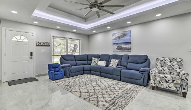 Patio and Grill Spacious Gem Near Gulf Coast!