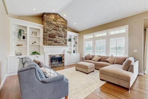 Patio and On-Site Fishing! Plummer Lake Escape