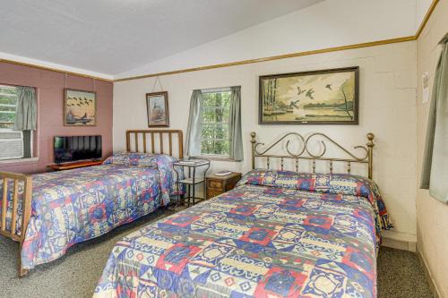 Patio and Trail Access Lake Whitney Studio!