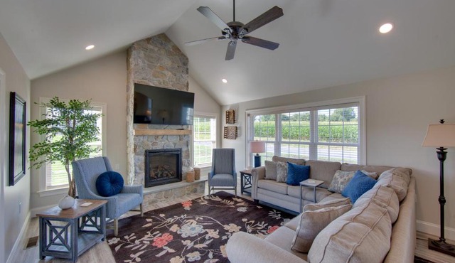 Patio and Yard Newly Built Retreat in Ronks!