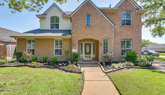 Patio, BBQ & Yard: Family Retreat in Pearland