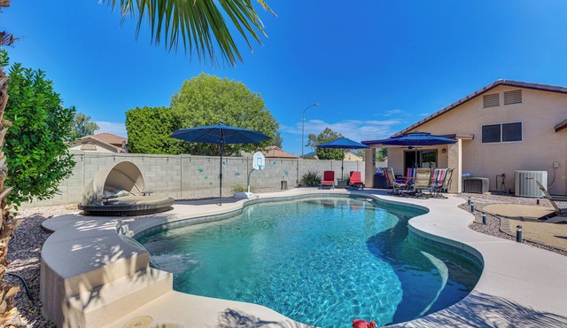 Patio + Fire Pit: Peoria Getaway Near Golfing!