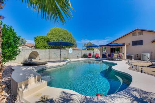 Patio + Fire Pit: Peoria Getaway Near Golfing!