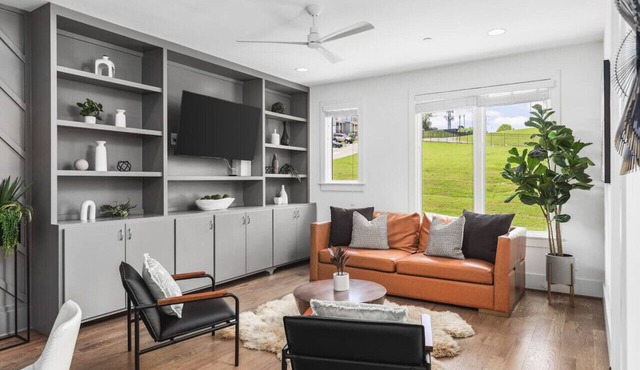 Patio, FirePit, Garage - Walk to Coffee, Restaurants, 12 South & Belmont
