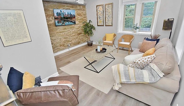 Patio/Grill/Chestnut Hill/2 BR/1.5 BA