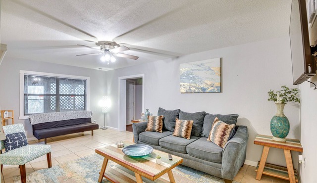 Patio & Grill: Idyllic Sorrento Vacation Home!