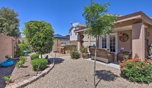 Patio & Grilling Station: Family Home in Glendale