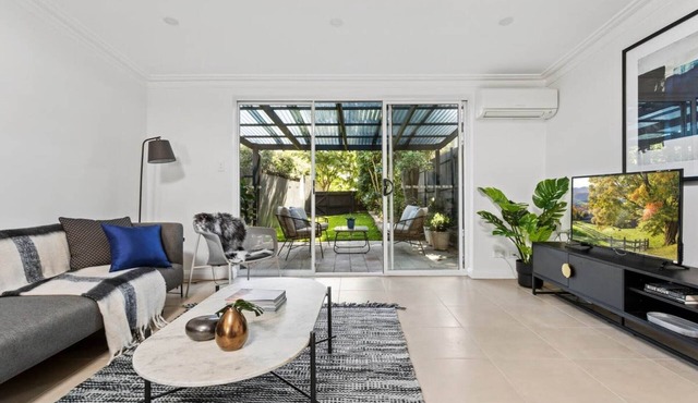 Patio House: Moments from Marrickville Metro