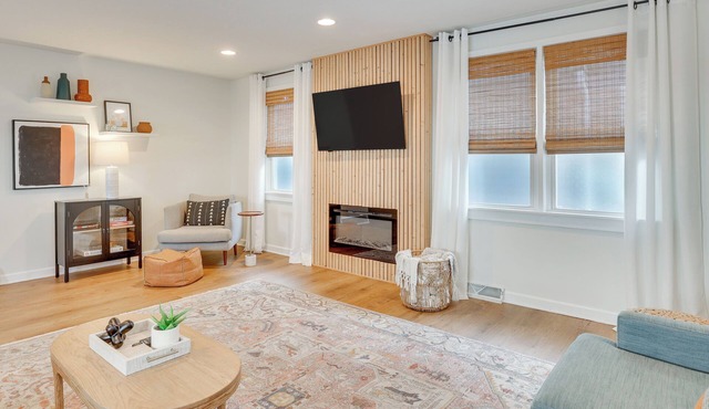 Patio & Lake Views: Family-friendly Canton Retreat