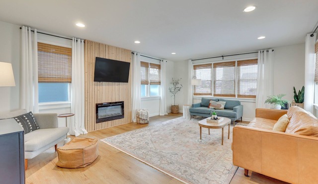 Patio & Lake Views: Family-Friendly Canton Retreat