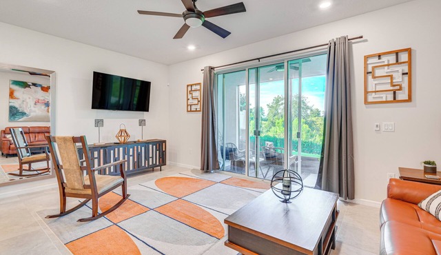 Patio & Nature Views! Wesley Chapel End Unit