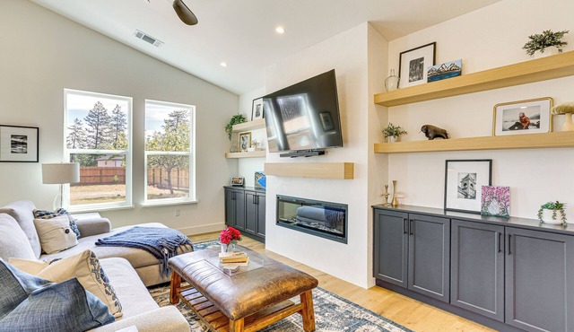 Patio + Outdoor Dining: Modern Home in Paradise