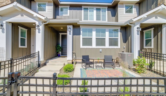 Patio, Park & Peace: 'Skyview Landing' in Eagle!