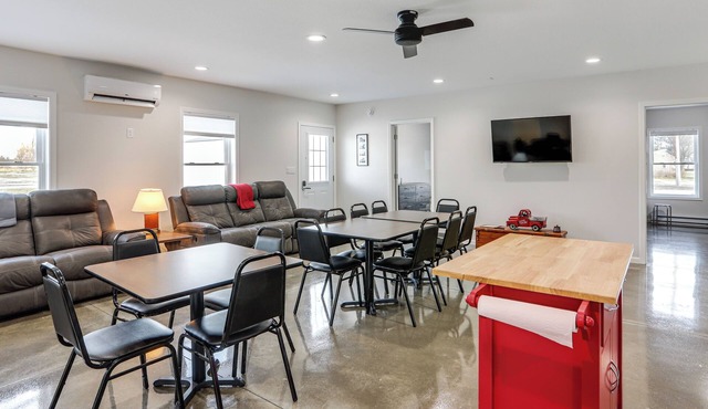 Patio & Parking! Modern Bunkhouse Near Lake Erie