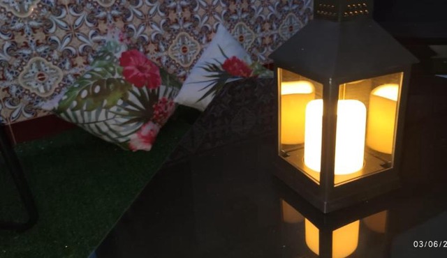 Patio privado, parking gratis y a un paso del vial