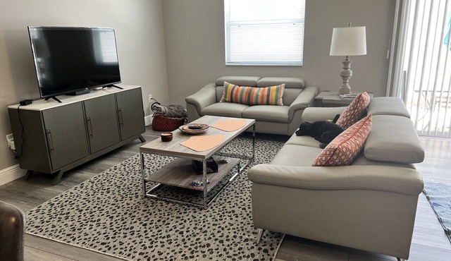 Patio Villa, 5 min to Lake Sumter Landing with Golf Car. Village of Ashland