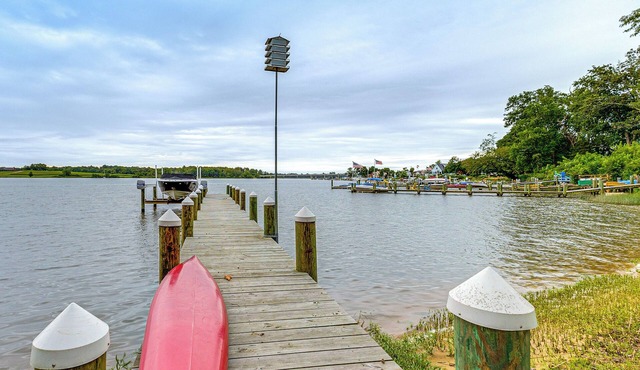Patio & Water Views: Serene Bohemia River Escape!