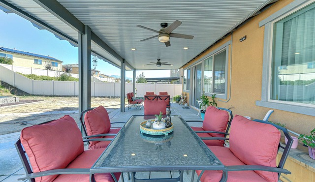 Patio & Yard: Luxe Beaumont Getaway!