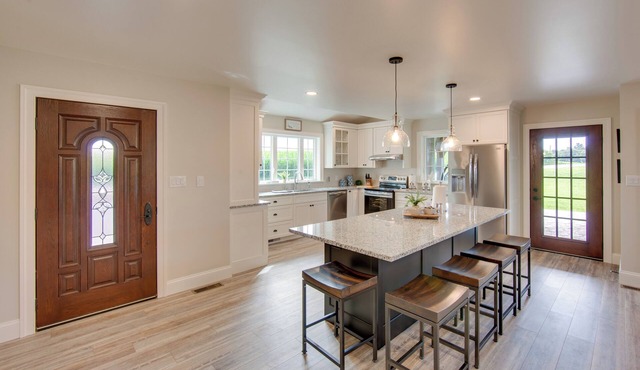 Patio & Yard: Newly Built Retreat in Ronks!