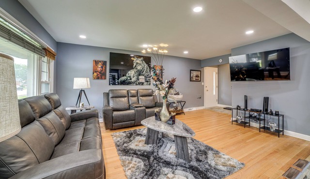 Patio & Yard: Quiet Home in Chicago Area