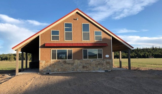 Patios Hot Tub Spacious Parking Yellowstone