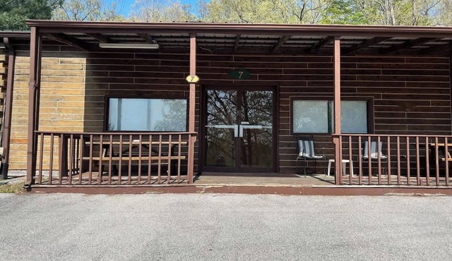 Patoka Lake Adjoining Cabin #7A at Patoka 4 Seasons Resort