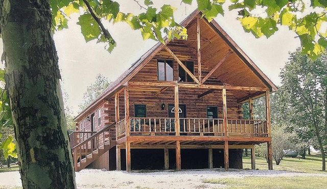 Patoka Lake Deluxe with Hot Tub Cabin #20 at Patoka 4 Seasons Resort