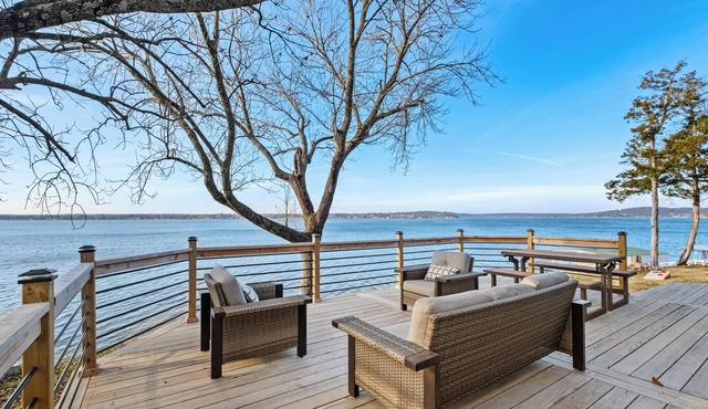 Patriot On the Bluff: Hot Tub>Waterfront>Relax