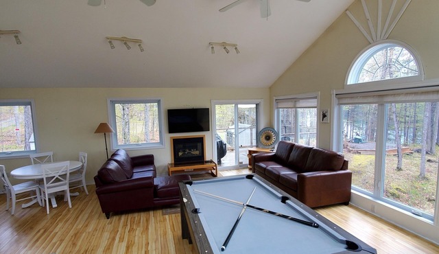 Patterson Lake Retreat - Two Waterfront Cottages!
