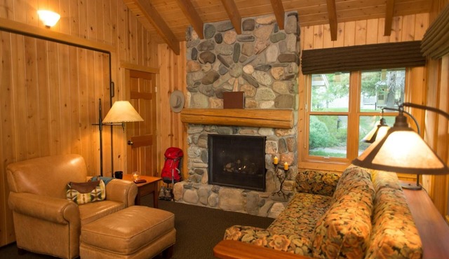 Patterson Lake Cabin Loft Suite - 2 Queen/1 Twin