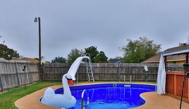 Patti's Place (POOL | Sleeps 9)!