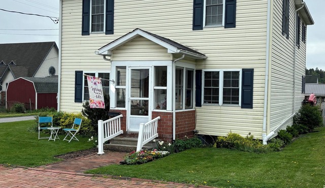 Pattonia-Sleeps 13 comfortably in the Laurel Highlands