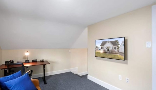 Patty's Place - Private and Convenient EV-Friendly Apartment near Downtown