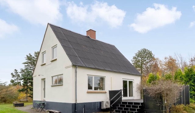 "Paule" - 1.3km from the sea by Interhome