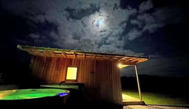 Paulton - Sleeps 2 - PetFriendly - HotTub - Garden